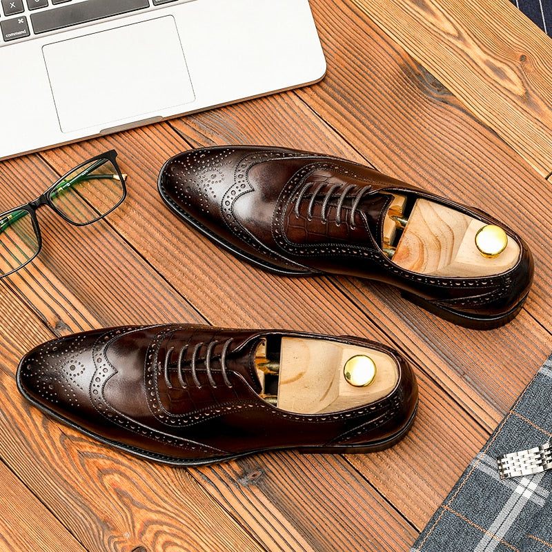 Sapatos Formais Masculinos Com Padrão Exótico Em Renda Brogue - Café