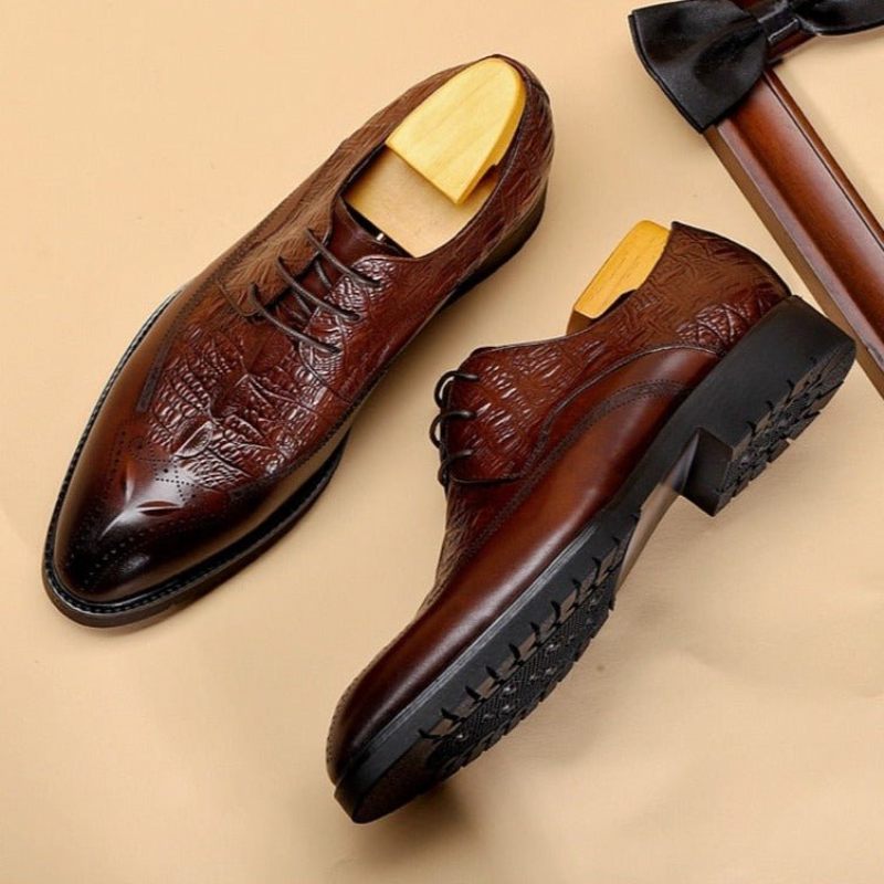 Sapatos Formais Masculinos Exuberantes Padrão Crocodilo Sociais Com Cadarço - Café